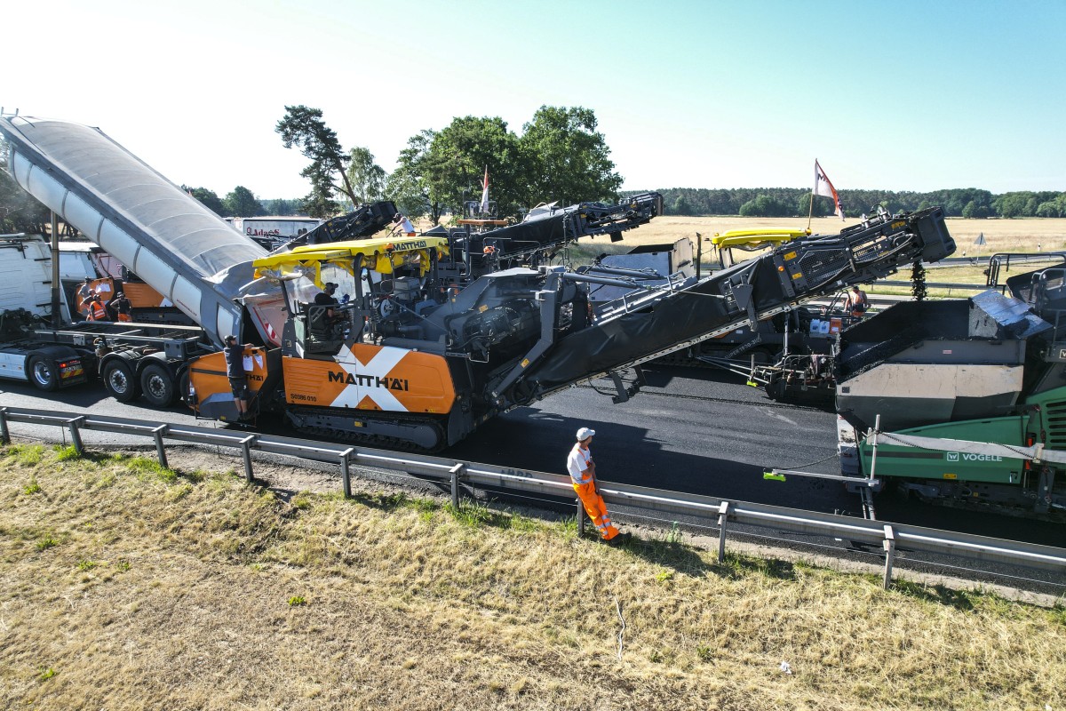 Risanamento autostradale con il metodo "InLine Pave" di Vögele
