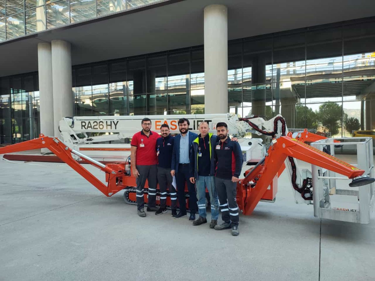 An Easy Lift's RA26HY spider lift for YDA Group