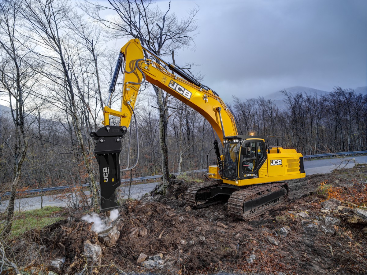 JCB lancia il nuovo escavatore cingolato 370X