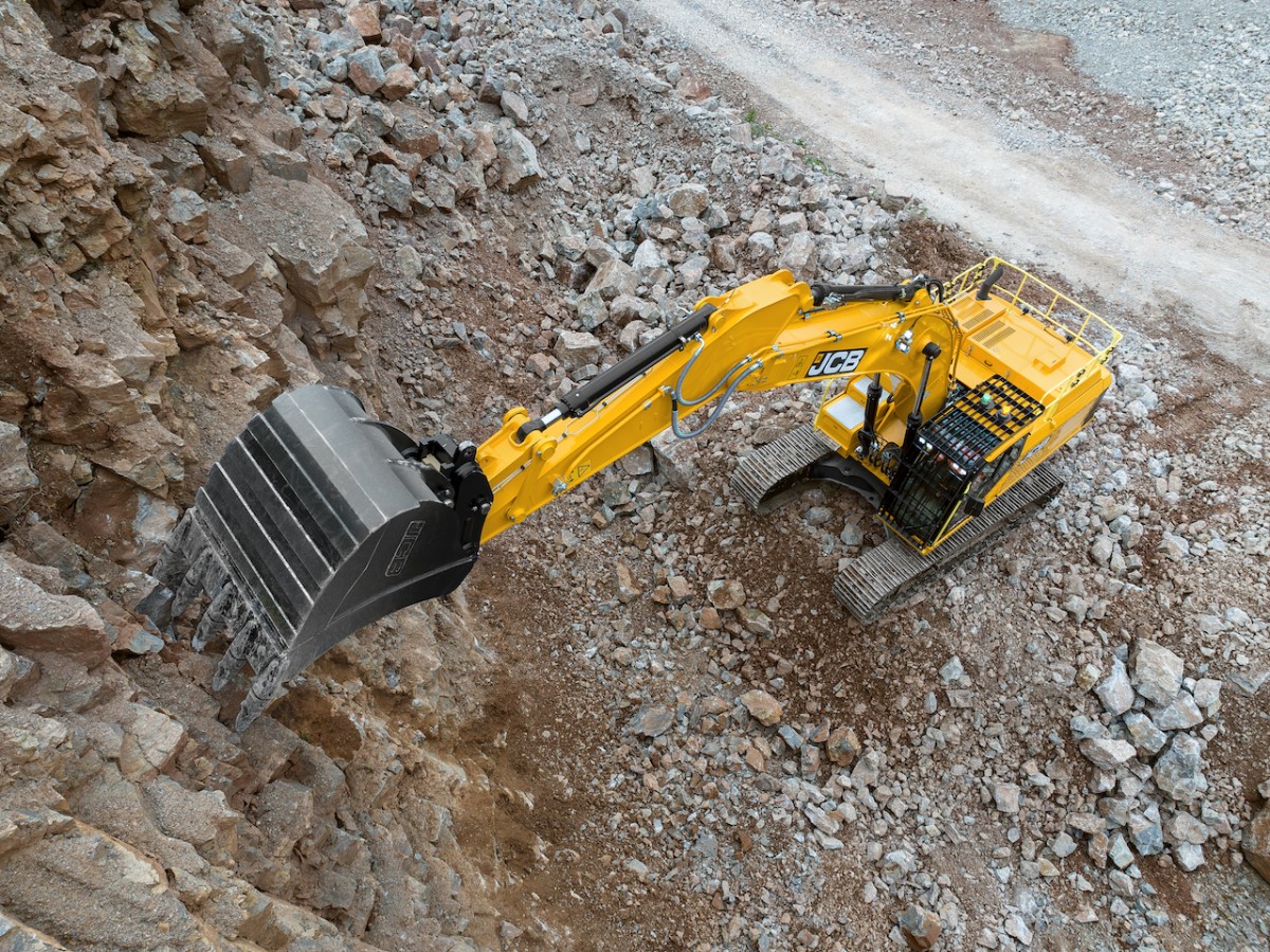 JCB lancia il nuovo escavatore cingolato 370X