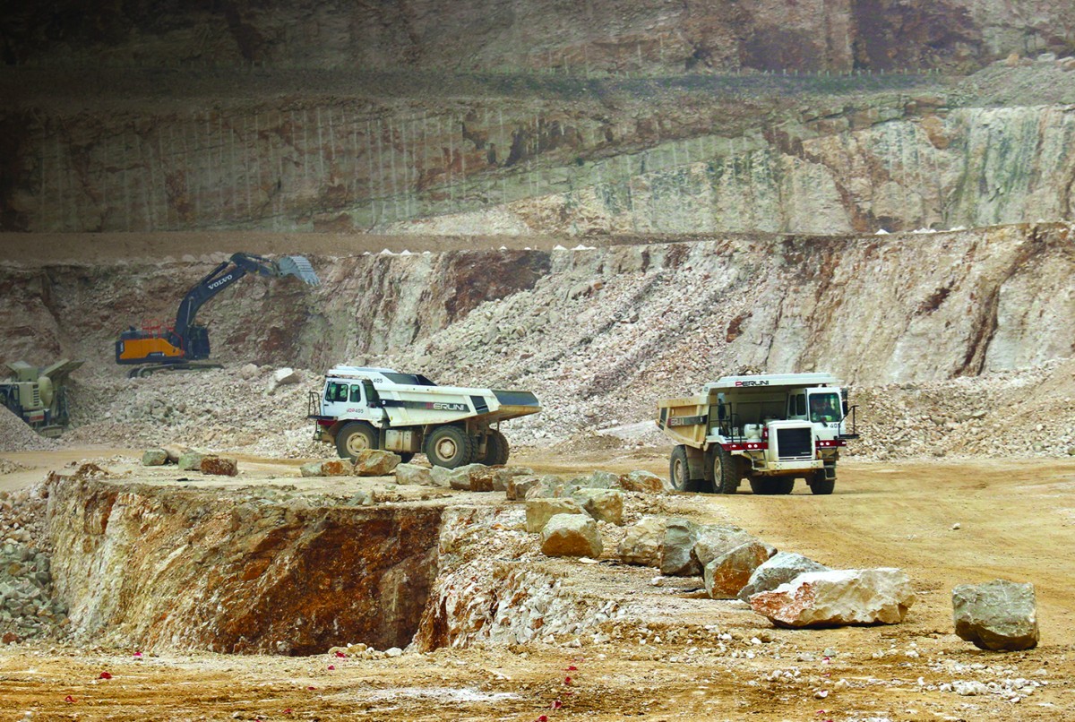 Estrazione e trasporto di calcare nella cava Boscarola
