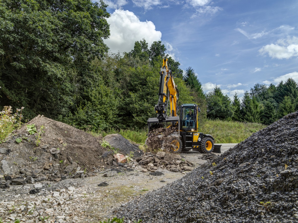 /storage/2024/04/jcb-expands-hydradig-line-up-with-plus-and-pro-models_660a77adc63e5.jpg