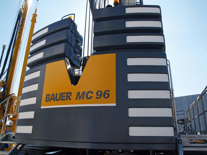 Bauer lancia il nuovo escavatore con braccio tralicciato MC96