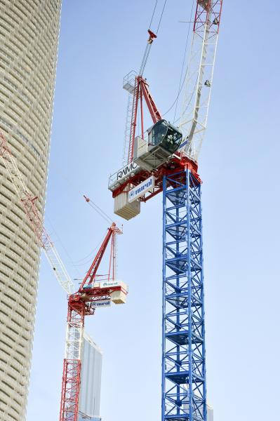 Abu Dhabi Corniche Tower: due gru Raimondi all&apos;opera per Nurol Construction 