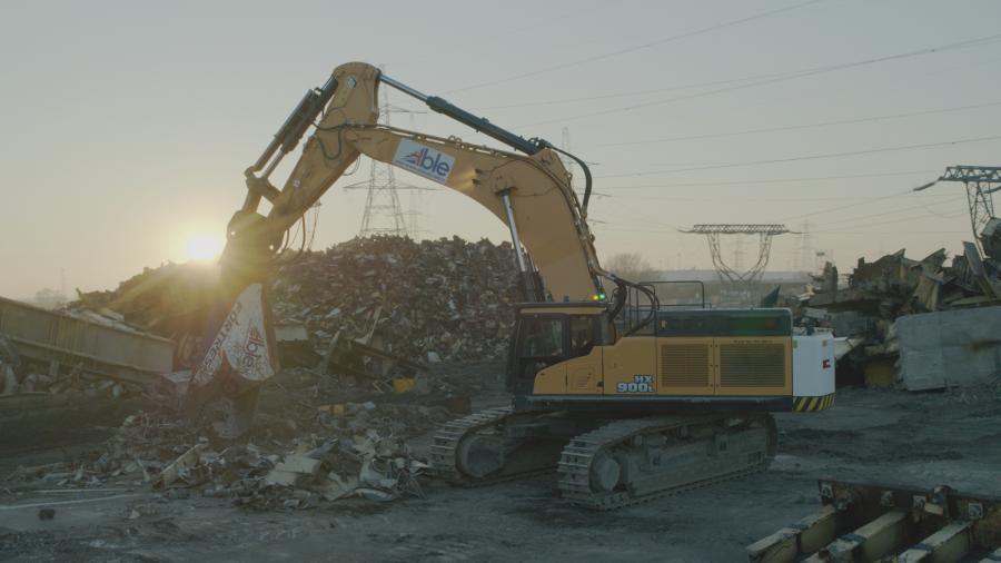 Venduto il primo escavatore cingolato HX900 L in Europa ai giganti della demolizione Able UK