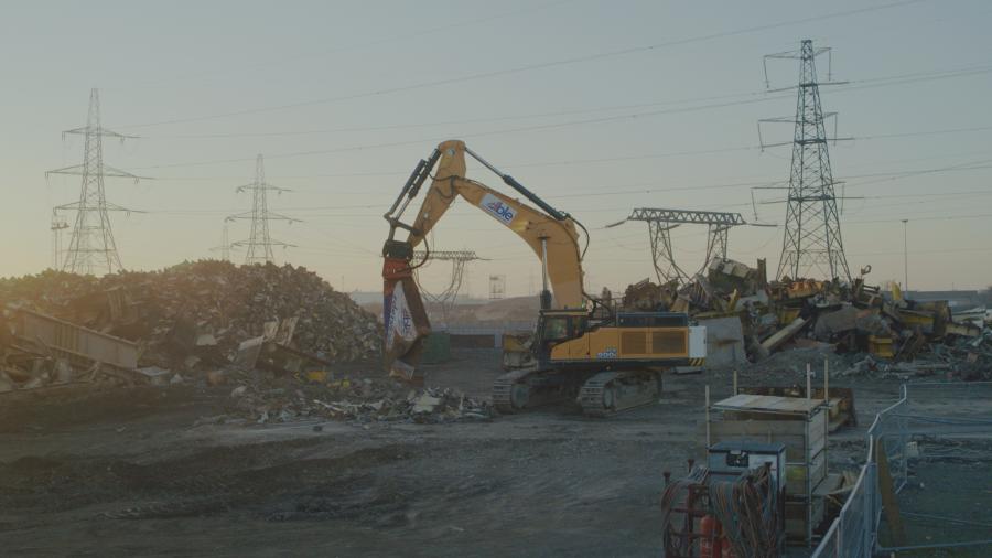 Venduto il primo escavatore cingolato HX900 L in Europa ai giganti della demolizione Able UK