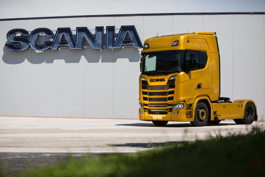 V8 Anniversary celebra i 50 anni del motore V8 Scania