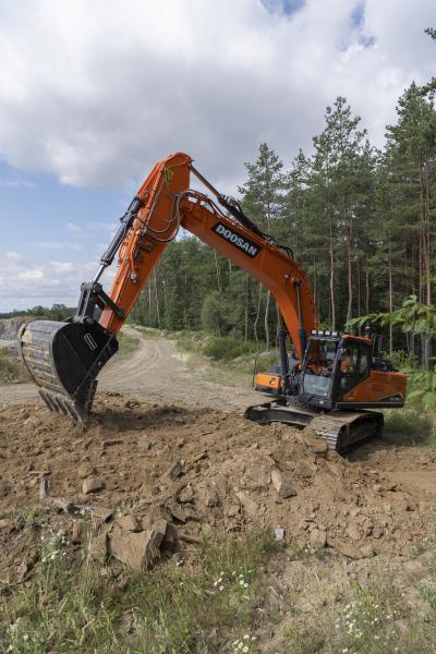 Doosan lancia il nuovo escavatore DX300LC-7 da 30 t Stage V
