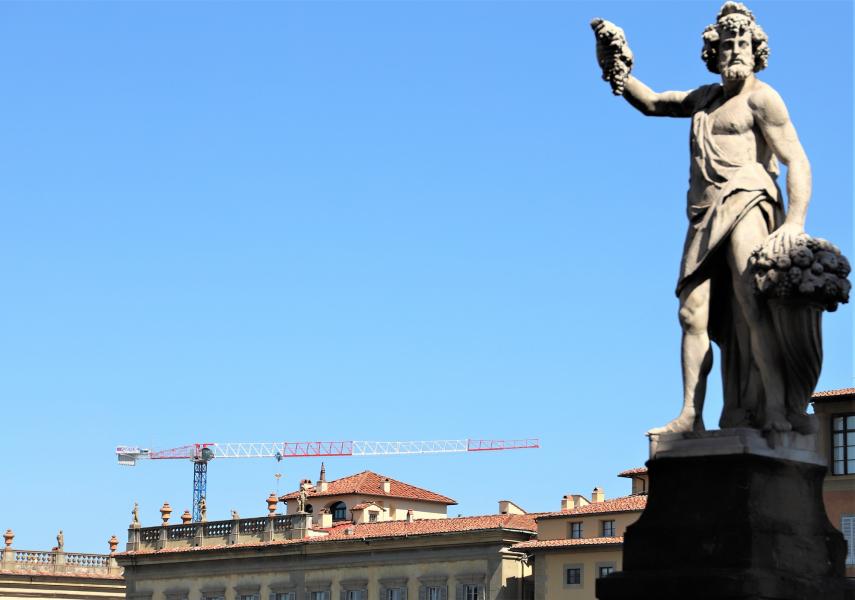 Raimondi: due gru a torre topless al lavoro in un quartiere storico di Firenze