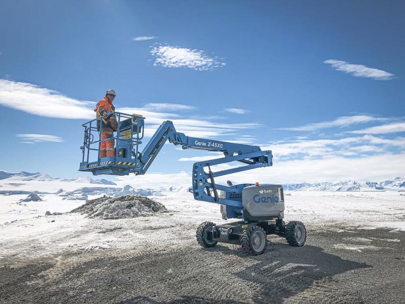 La piattaforma Genie Z-45 XC affronta una dura missione in Antartide 
