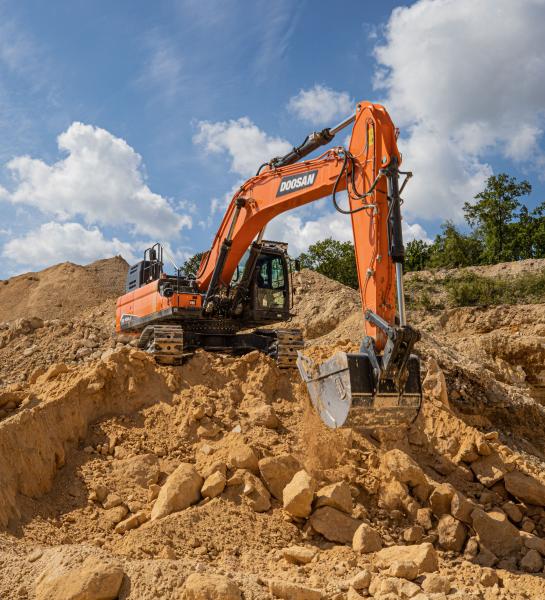 Doosan Infracore Europe lancia il nuovo escavatore Stage V DX420LC-7 da 43 t