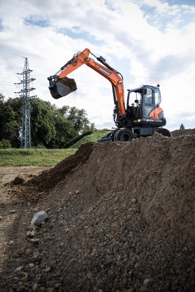 Il nuovo escavatore gommato Doosan DX57W-7 