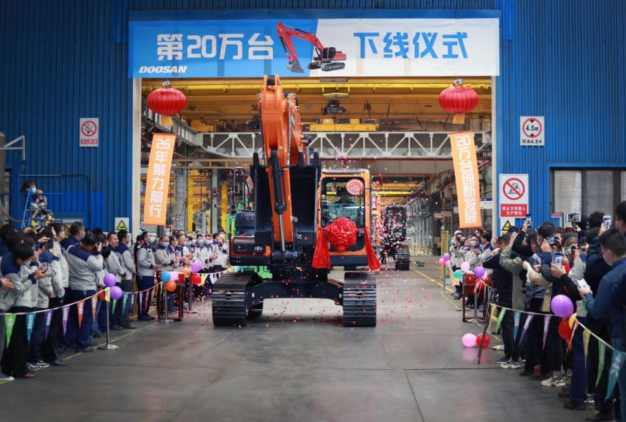 Doosan Infracore China Corporation celebra il suo 200.000&deg; escavatore