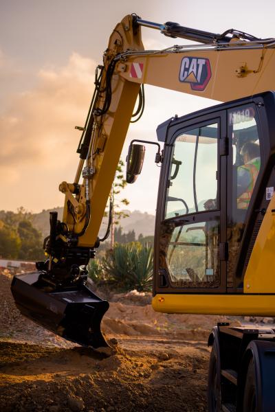 Caterpillar lancia sul mercato il nuovo escavatore gommato M319