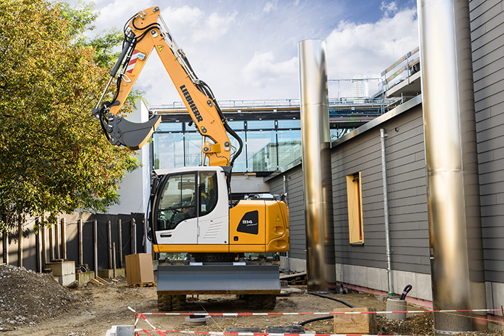 The new Liebherr A 914 Compact wheeled excavator 