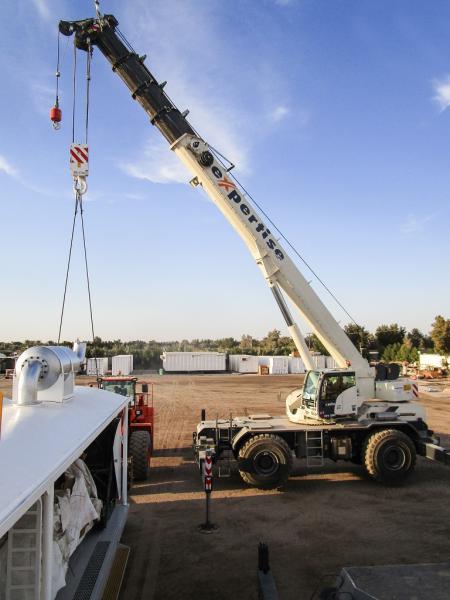 Terex RT 90 rough terrain crane put to the test in the Arabian desert