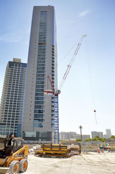 Two Raimondi luffing jib cranes put to work by Nurol Construction at the Abu Dhabi Corniche