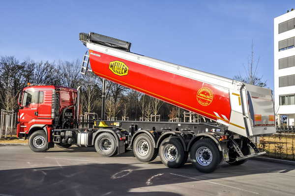Robust semi-trailers for severe working conditions