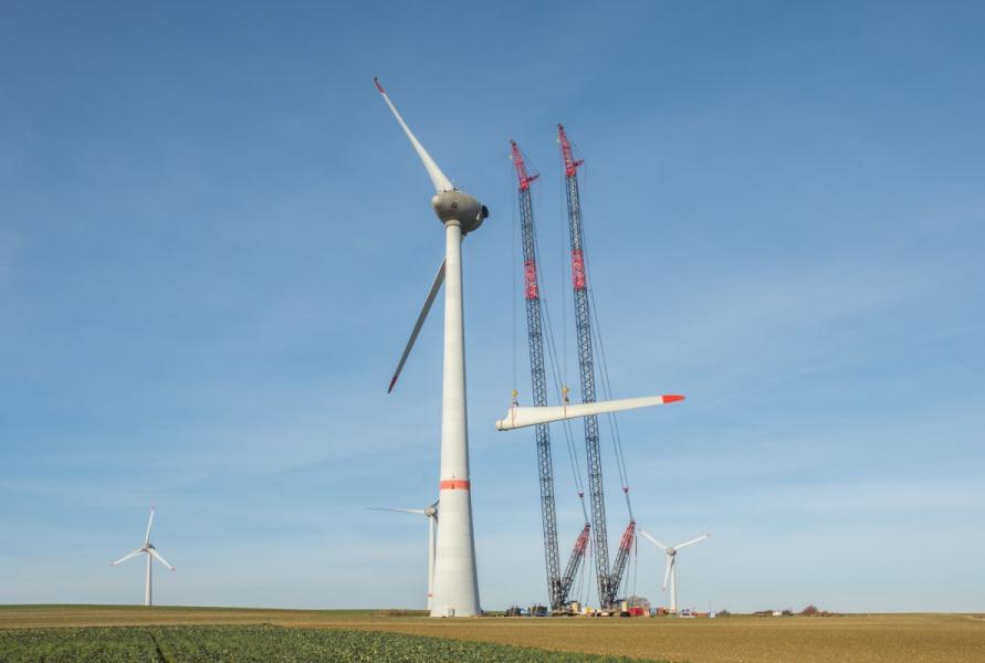 Perfectly Lassoed: CC 3800 crawler cranes remove rotor blades from Enercon E-126 wind turbine using tandem lifts