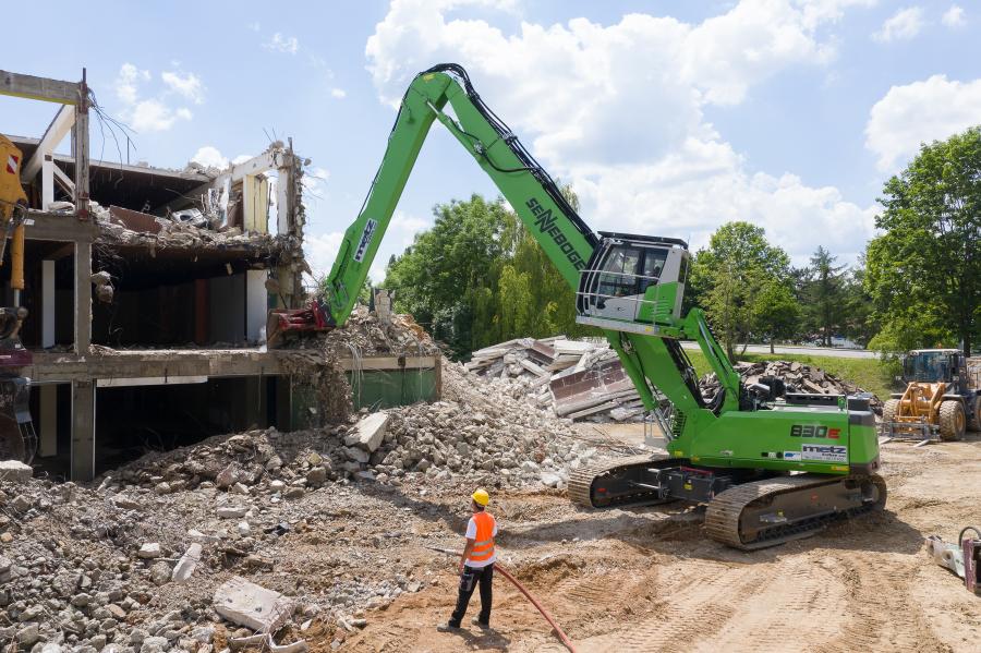 Sennebogen demolition excavator 830 E creates space for something new in Regensburg