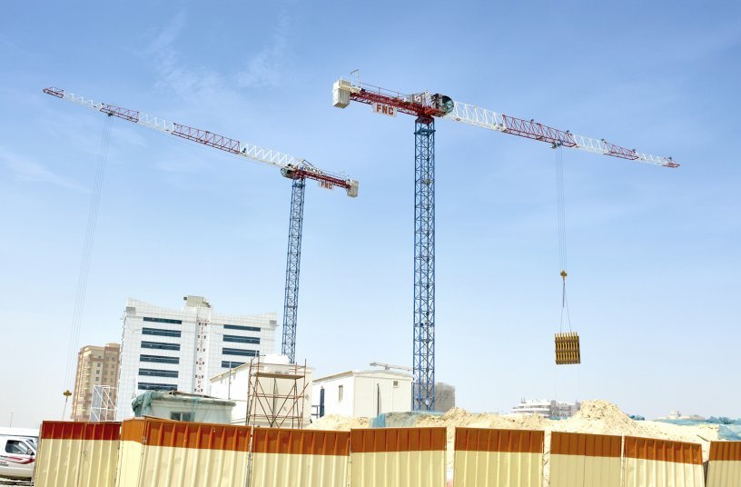 Raimondi Middle East installs two MRT111 flattop tower cranes on major Dubai jobsite