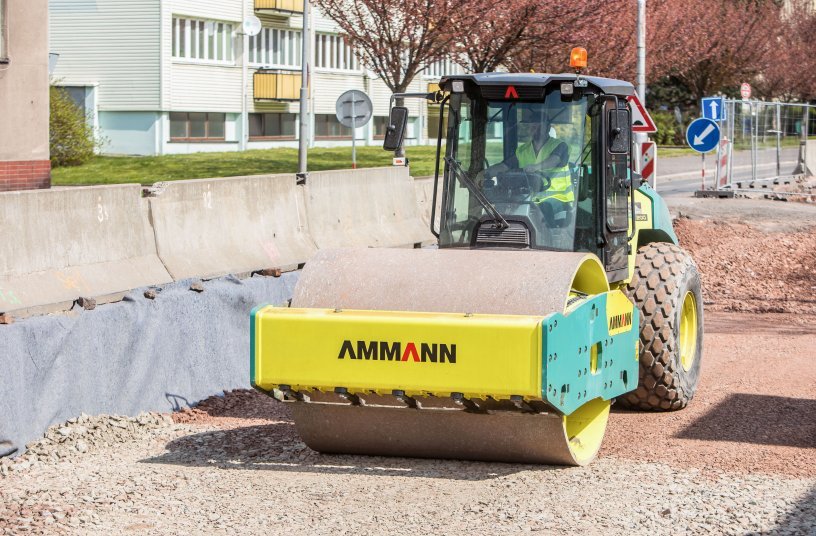 Compact design ensures stability for ARS 200 and ARS 220 single-drum rollers – even on slopes
 
