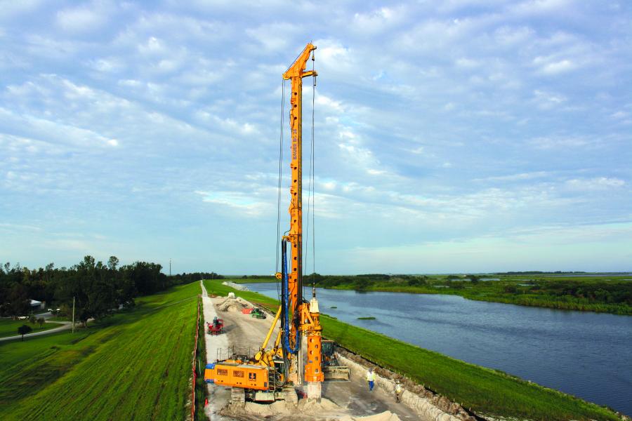 Herbert Hoover Dike: Bauer has been commissioned for another
construction phase
