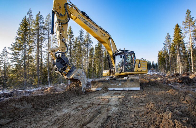 Engcon is an important part of the world&rsquo;s first Cat 330 fitted with a dozer blade